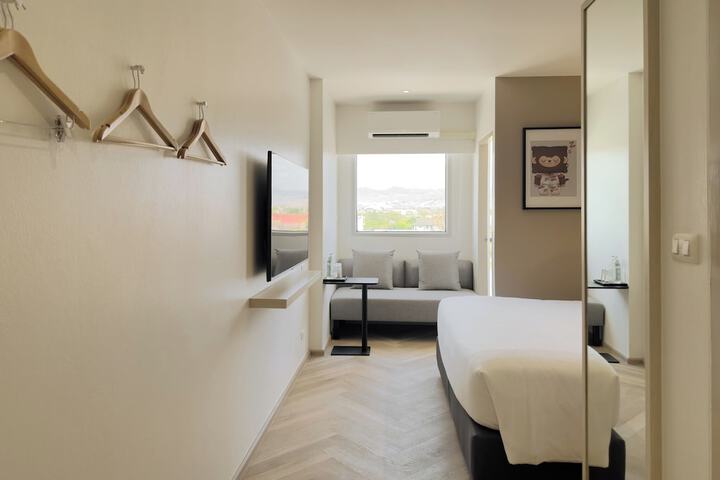 Room 6 of 15