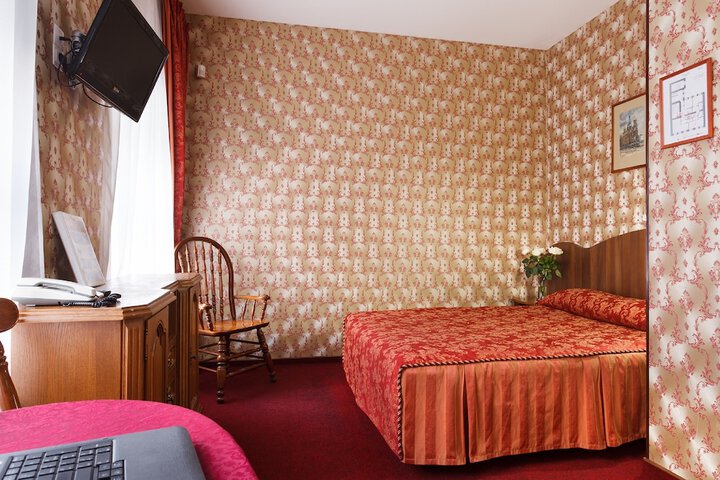 Room 12 of 114