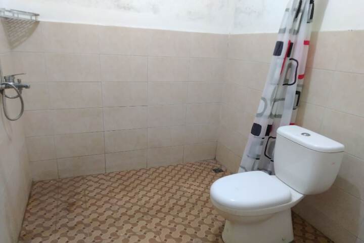 Room 6 of 10