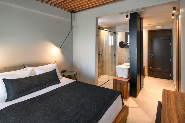Room 7 of 37