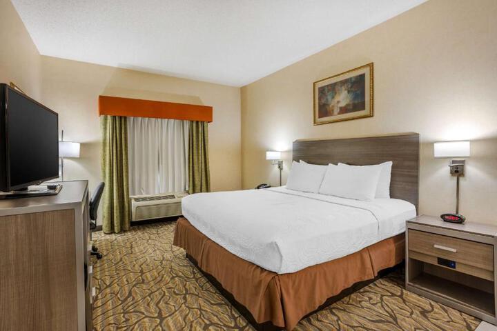 2 Double Beds Microwave and Refrigerator Work Desk WiFi Full Breakfast (6 of 14)