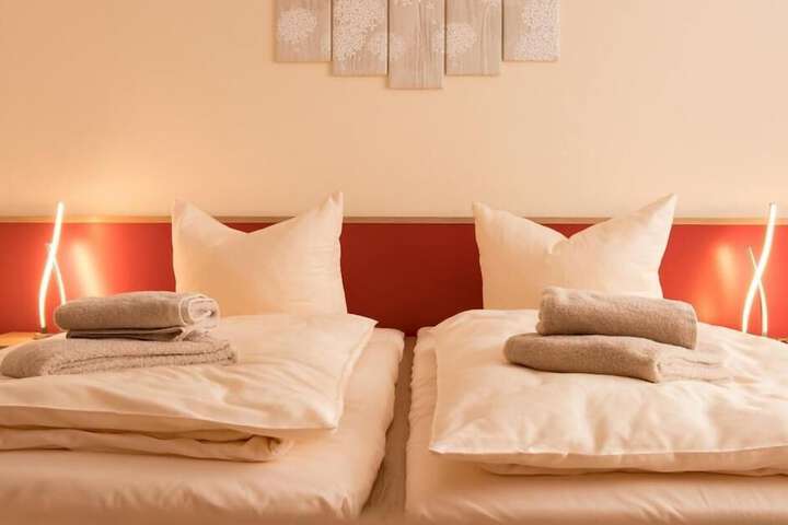 Room 8 of 33