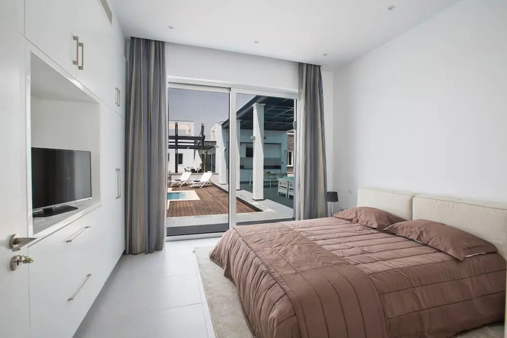 Room 7 of 25
