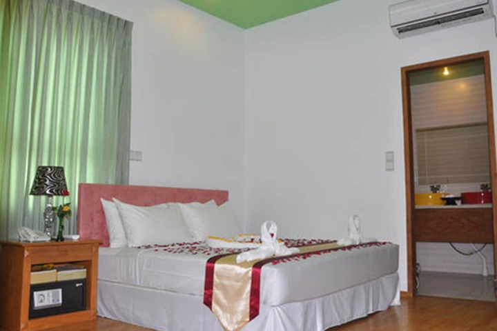 Room 13 of 26
