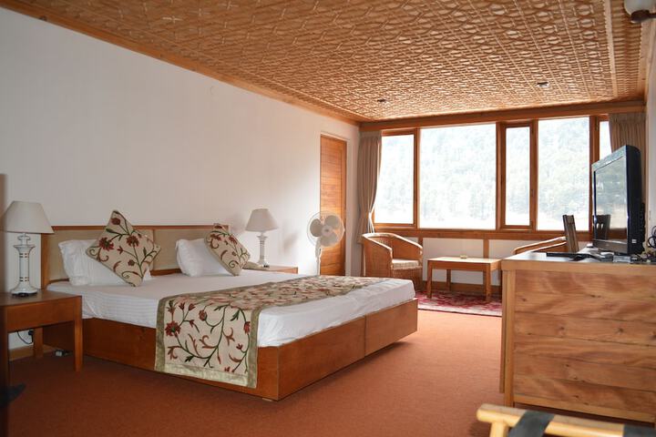 Room 3 of 36