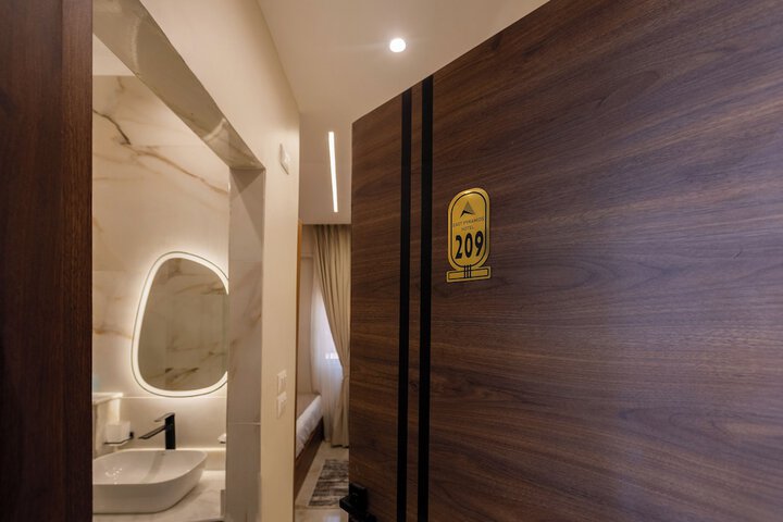 Room 62 of 74