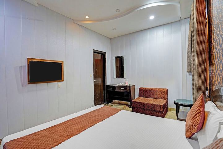 Room 8 of 32