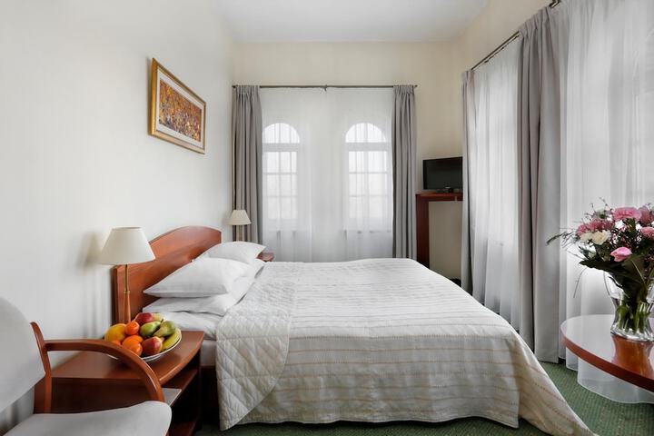 Room 17 of 42
