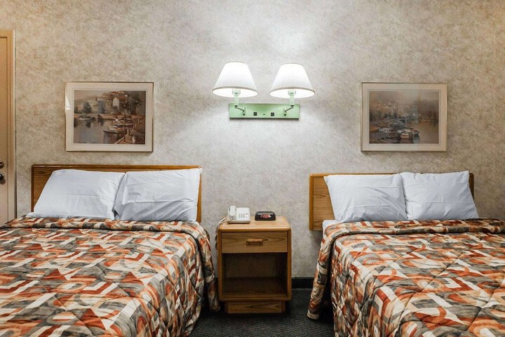 2 Double Beds (4 of 7)