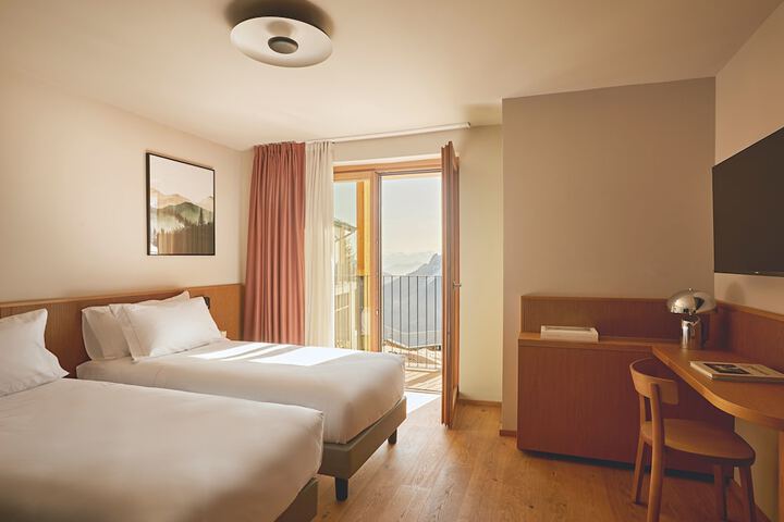 Room 10 of 35