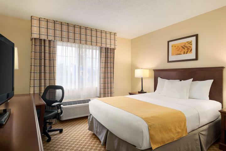 1 King Bed (4 of 4)