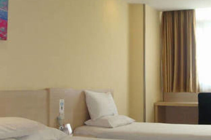Room 32 of 61