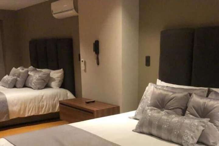 Room 10 of 13