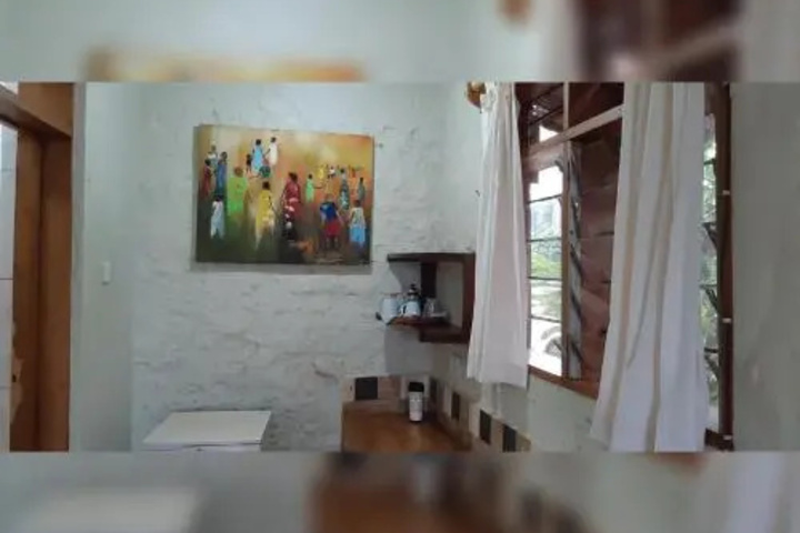 Room 4 of 7