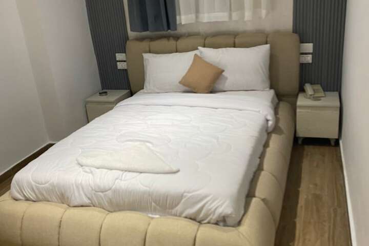 Room 13 of 23