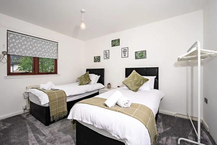 Room 4 of 20