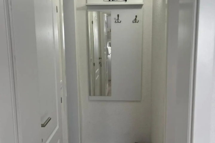 Room 10 of 16