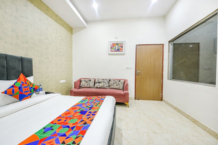 Room 12 of 32