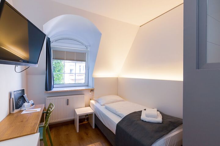 Room 4 of 44