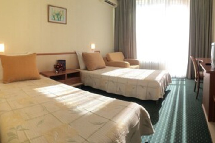 Room 13 of 19