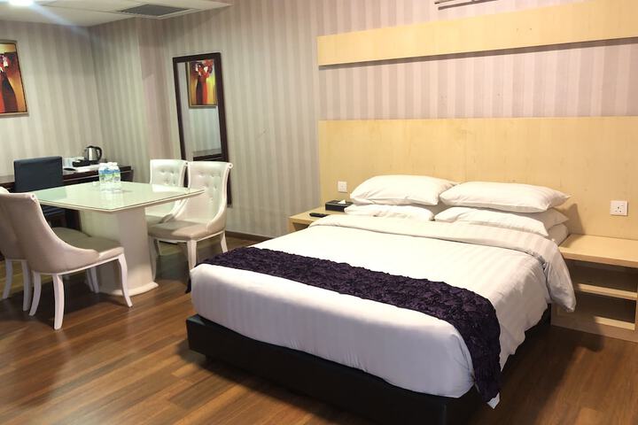 Room 14 of 37