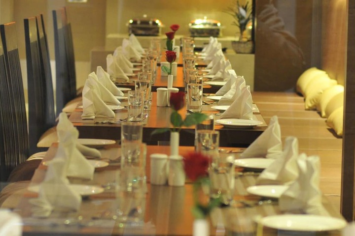 Dining 28 of 47