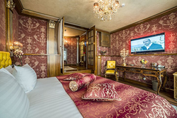 Room 31 of 102