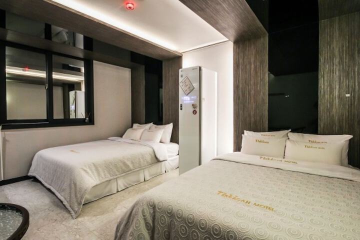 Room 18 of 118