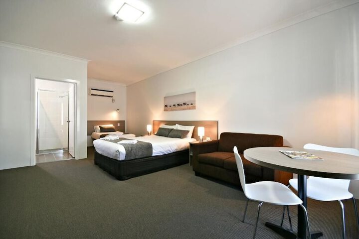 Room 10 of 22