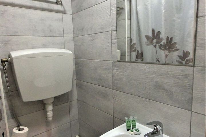 Room 42 of 46