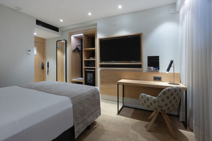 Room 44 of 74