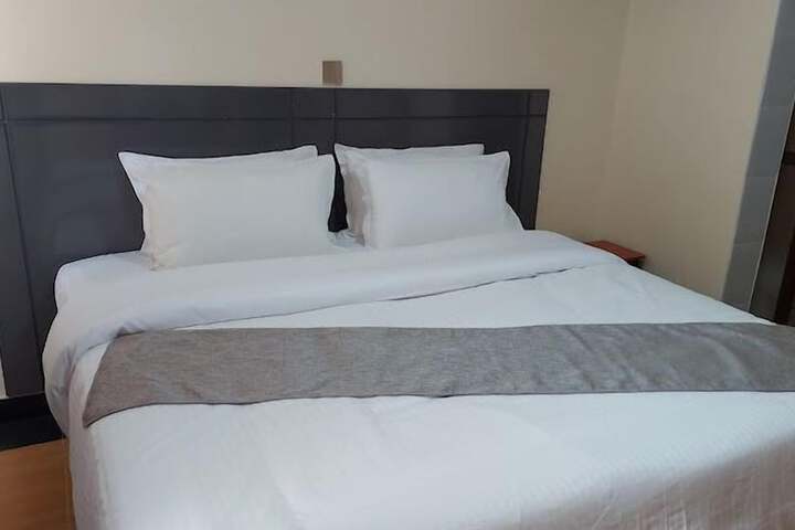 Room 14 of 30
