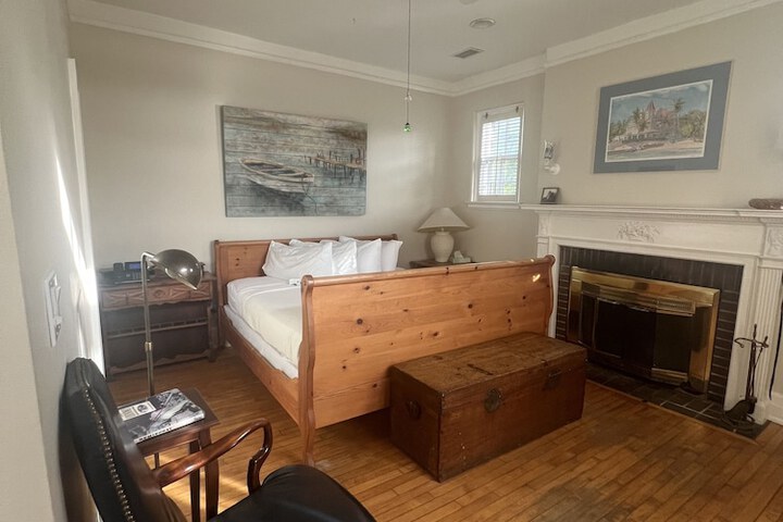 Room 56 of 142