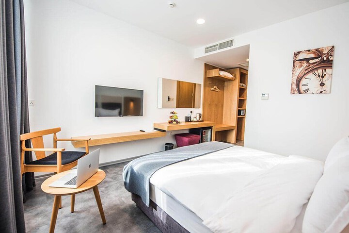 Room 9 of 25