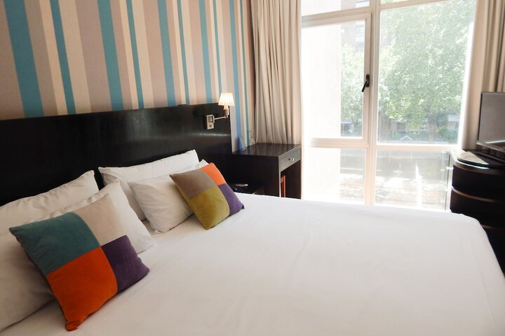Room 3 of 28
