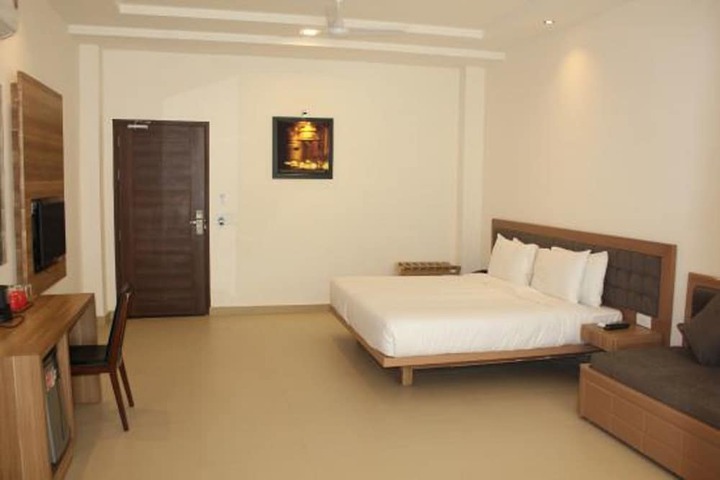 Room 6 of 65