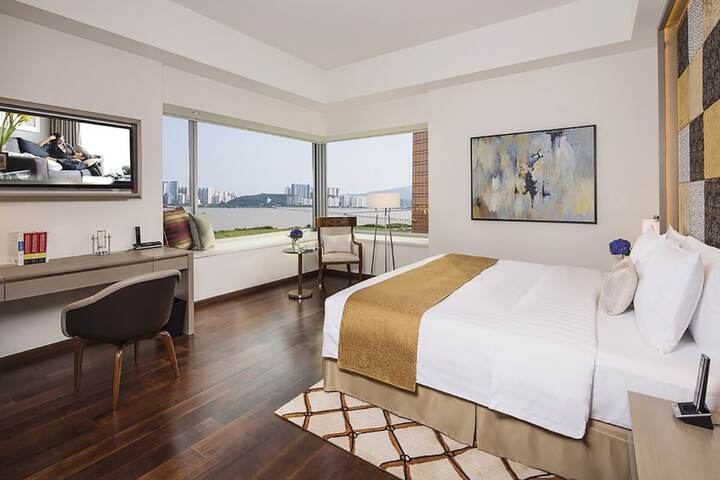 Room 10 of 45