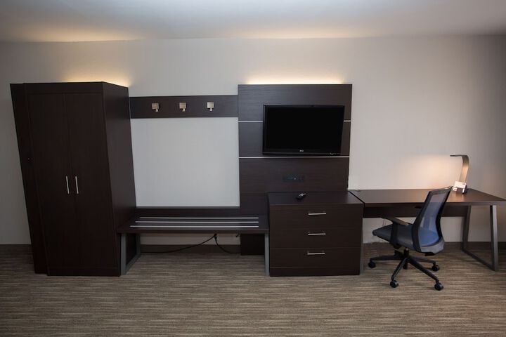 Suite 2 Queen Beds (12 of 17)