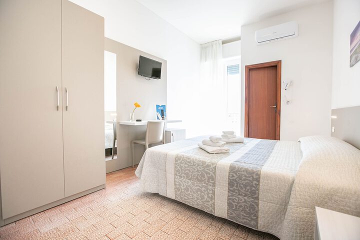 Room 27 of 85