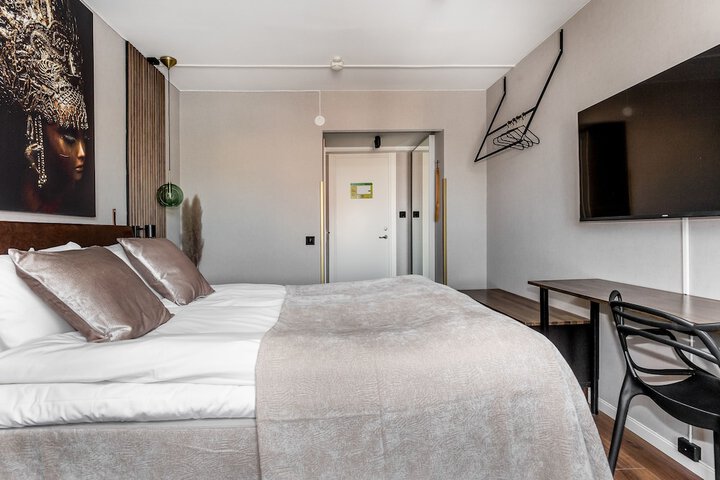 Room 13 of 22