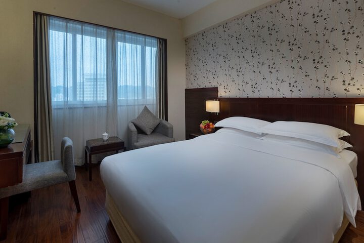 Room 24 of 130