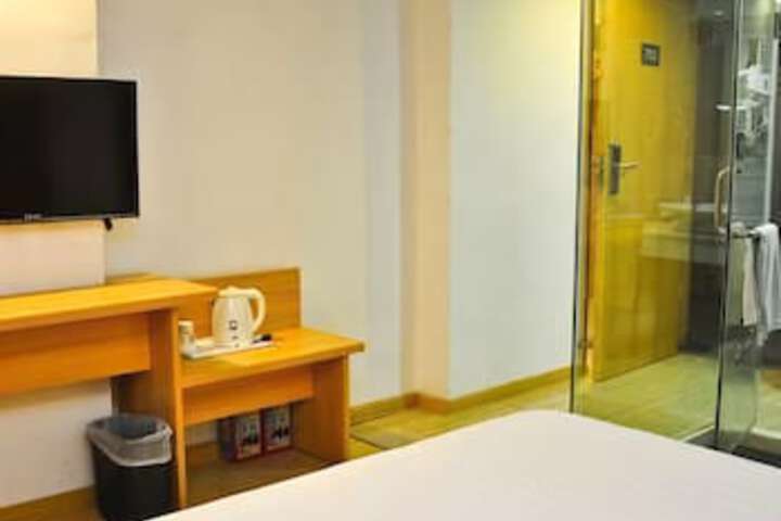 Room 6 of 7