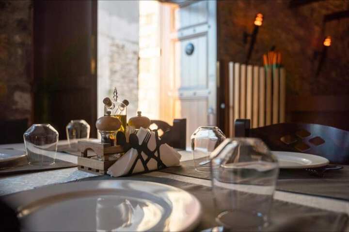 Dining 40 of 46