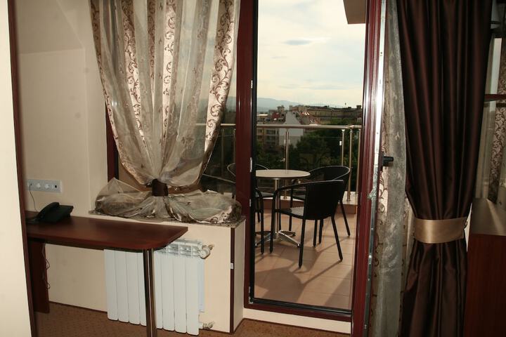 Room 57 of 93