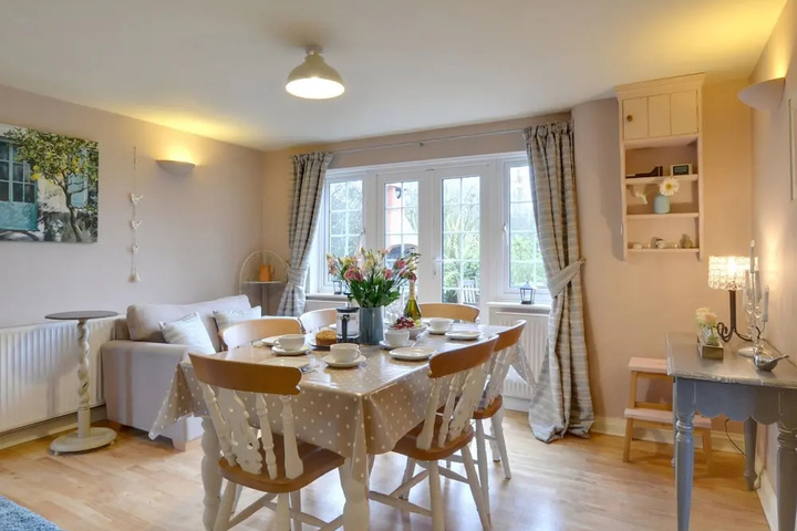 Vintage Holiday Home in Woodchurch With Parking