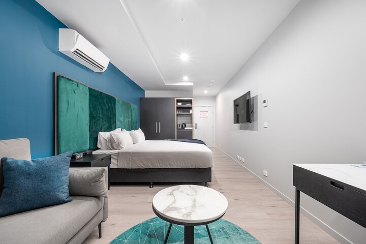 Room 10 of 38