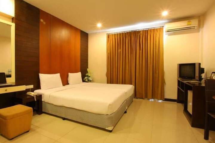 Room 7 of 13