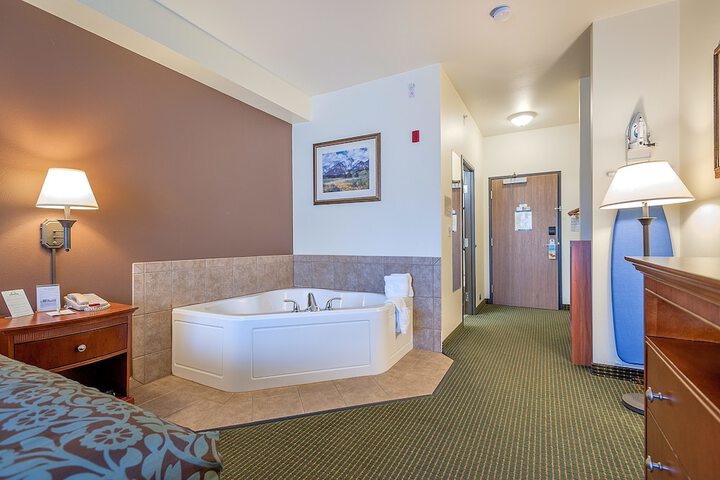 Deep soaking bathtub