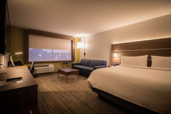 1 King Bed (9 of 14)