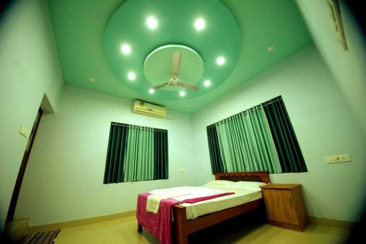 Room 8 of 18